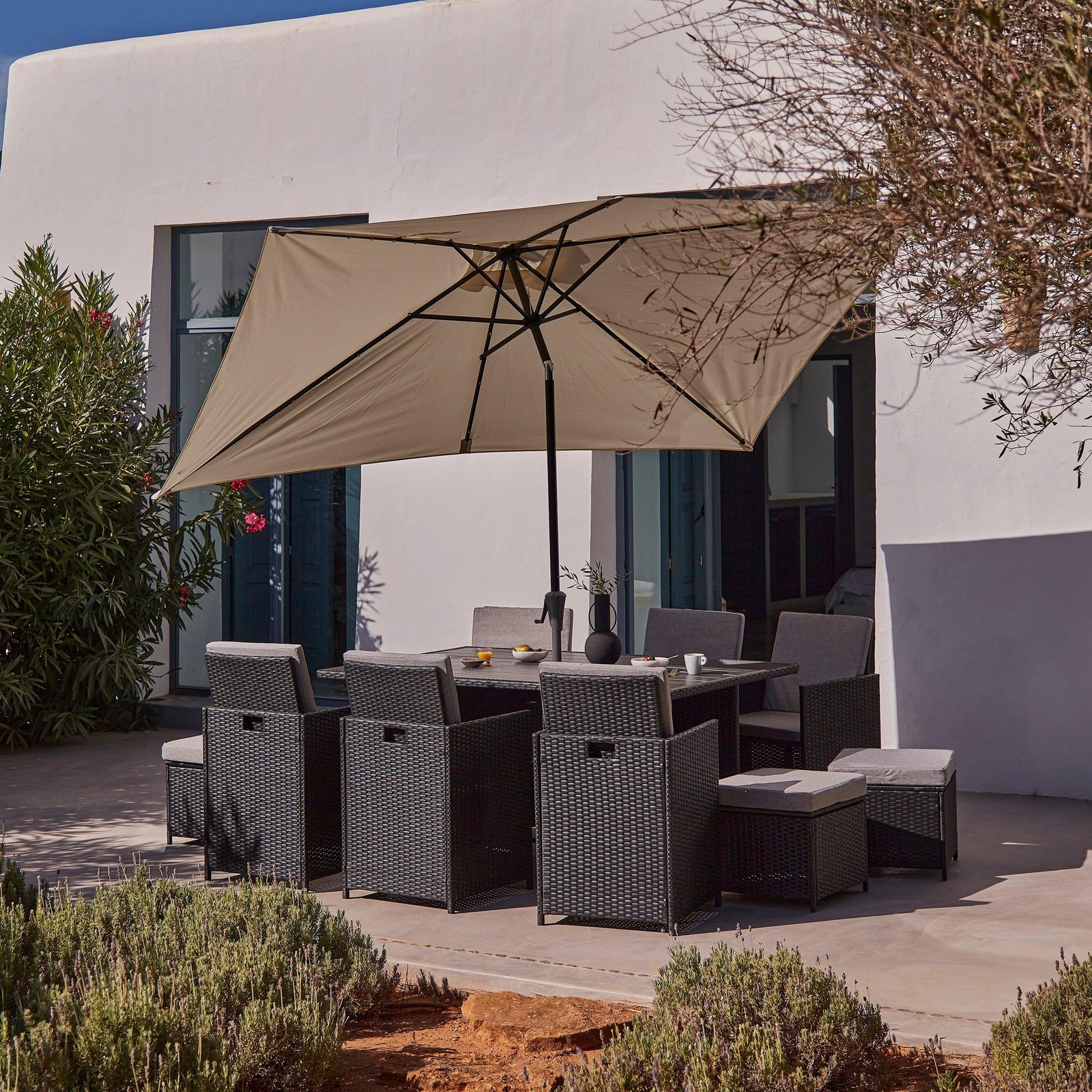 10-seater-rattan-cube-outdoor-dining-set-with-cream-parasol-black-weave-polywood-top-laura-james-6 Cube 10 Seater Rattan Outdoor Dining Set with Cream Parasol - Black Weave Polywood Top
