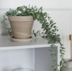 Cara 6 Cube Bookcase Ladder Storage Unit - Chalk White with Grey Boxes - Image 8