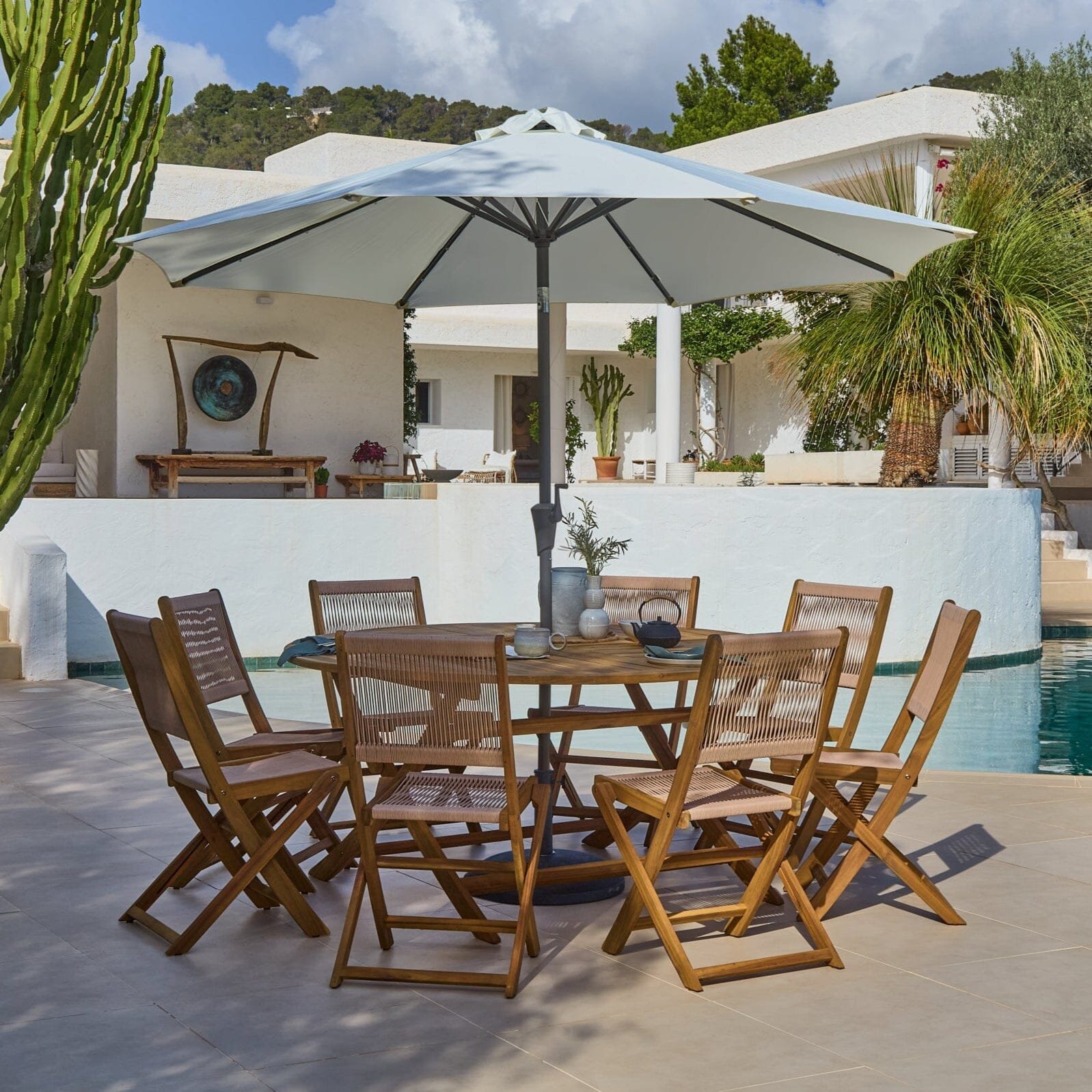 Ashby 8 Seater Wooden Round Garden Dining Set with 8 Cove Rope Chairs & Cream Parasol  - 160cm