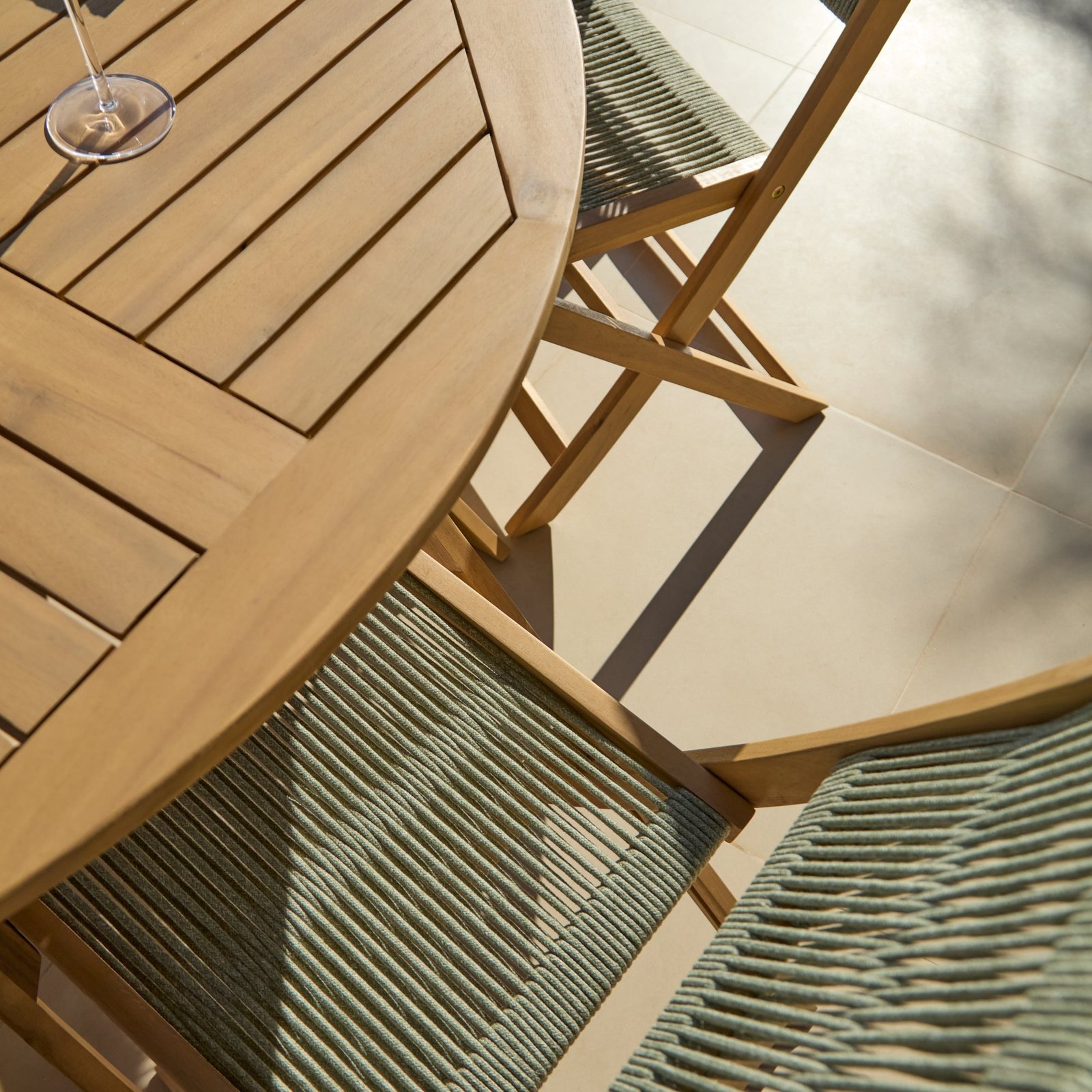 Ashby 4 Seater White Acacia Garden Dining Set with Cove Green Rope Chairs - 130cm - Image 4