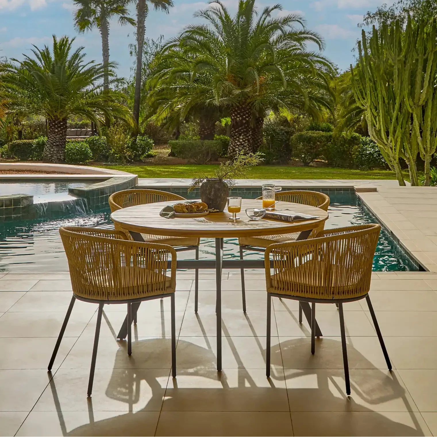 EZRA_130CM_ROUND_TABLE_4_HALI_CHAIRS_BEIGEcopy Ezra 4 Seater Round Wooden Garden Dining Set with 4 Hali Natural Rope Chairs - Image 1