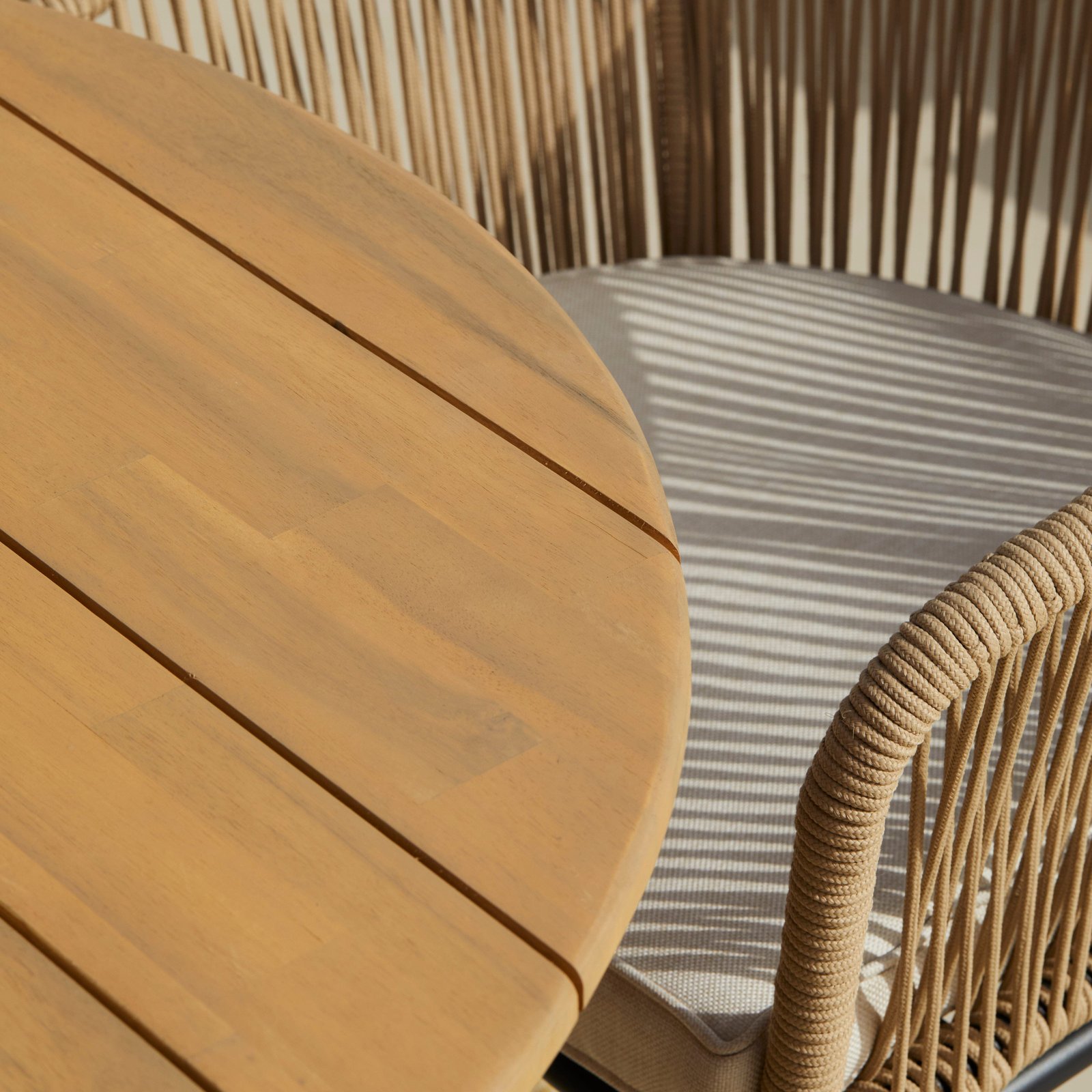 Ezra Oval Wooden Garden Table - White Acacia with Black Metal Legs - Image 6