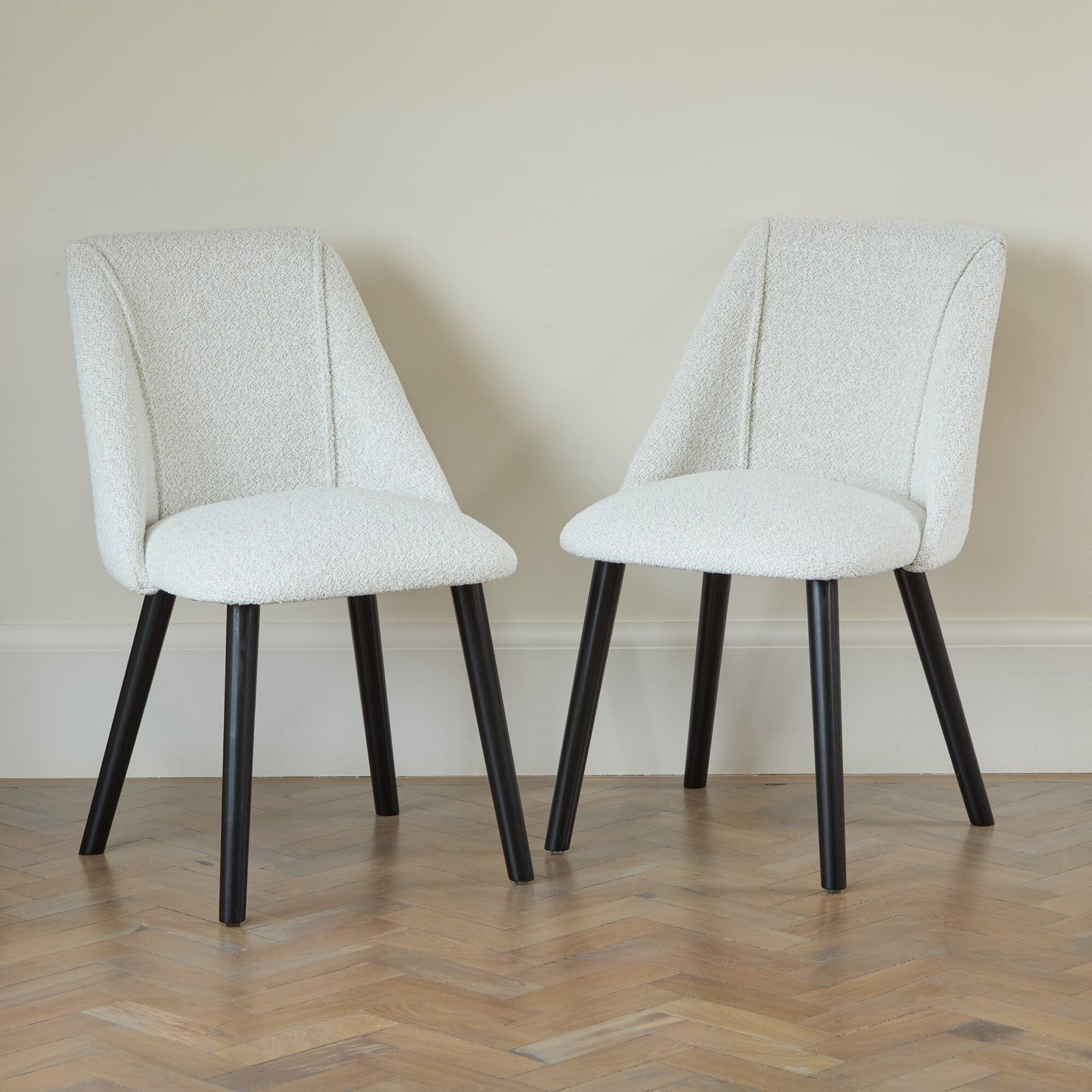 Charlotte Black Oak Round Dining Table Set - 4 Seater - Freya Oat Boucle Dining Chairs- Black Oak Legs - Image 3