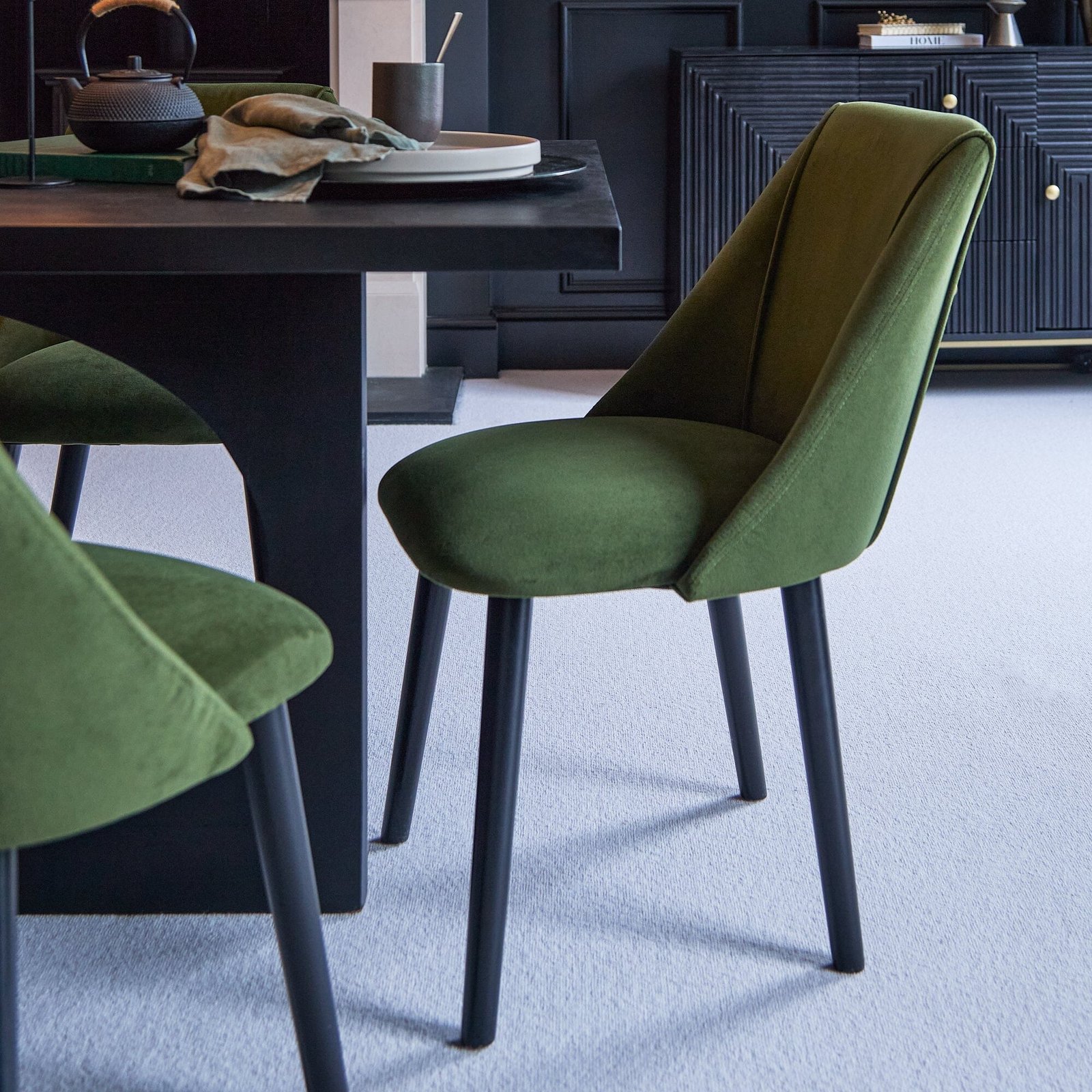 Jade Mango Wood Round Dining Table Set - 4 Seater - Freya Fern Green Dining Chairs with Black Legs - Image 9