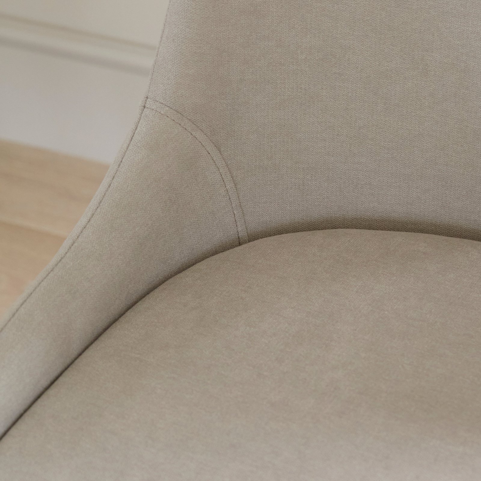 Atlas Chalked Mango Wood Dining Table Set -  6 Seater - Maeve Soft Beige Dining Chairs - Black Oak Legs - Image 4