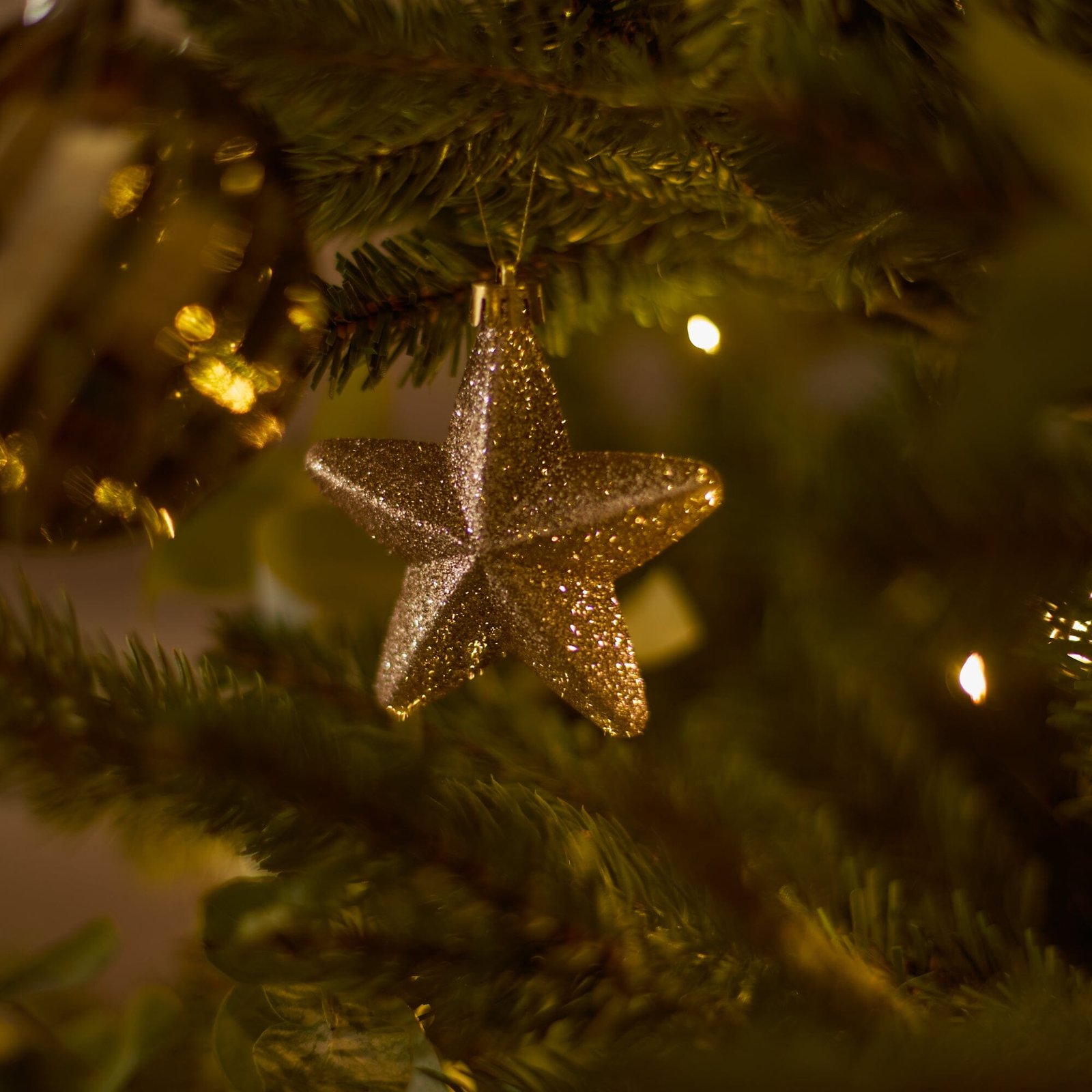 Valen Shatterproof 7.5cm Mixed Hanging Stars - Set of 6 - Pearl Gold - Image 4