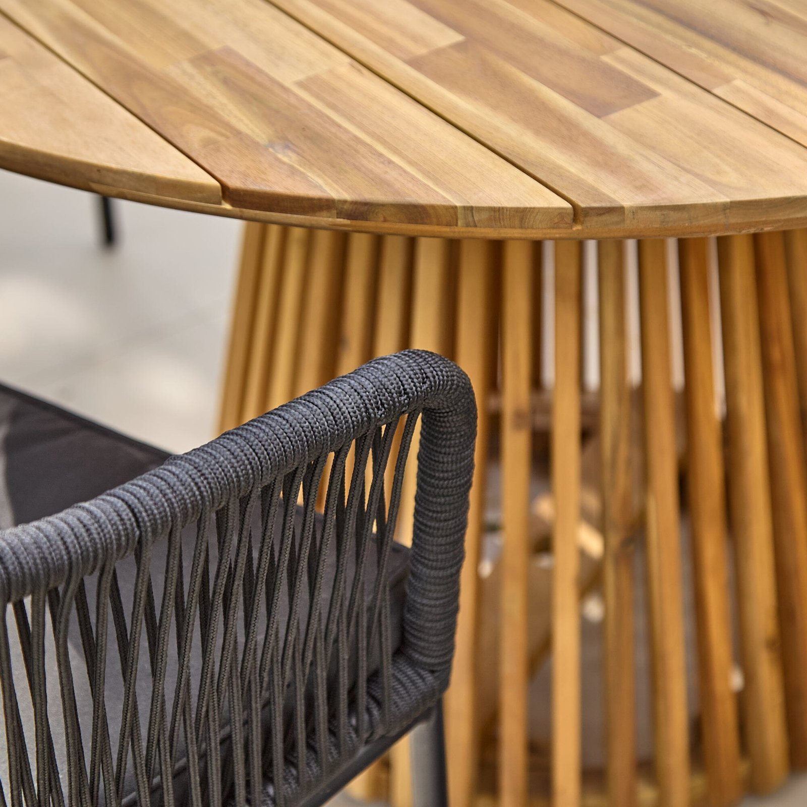 Willow 6 Seater Round Wooden Garden Set with 6 Hali Black Rope Chairs & Round Grey LED Parasol - Image 4