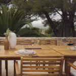 Aspen 8 Seater Wooden Extendable Garden Dining Set with Cushions - Cream Parasol - Image 3