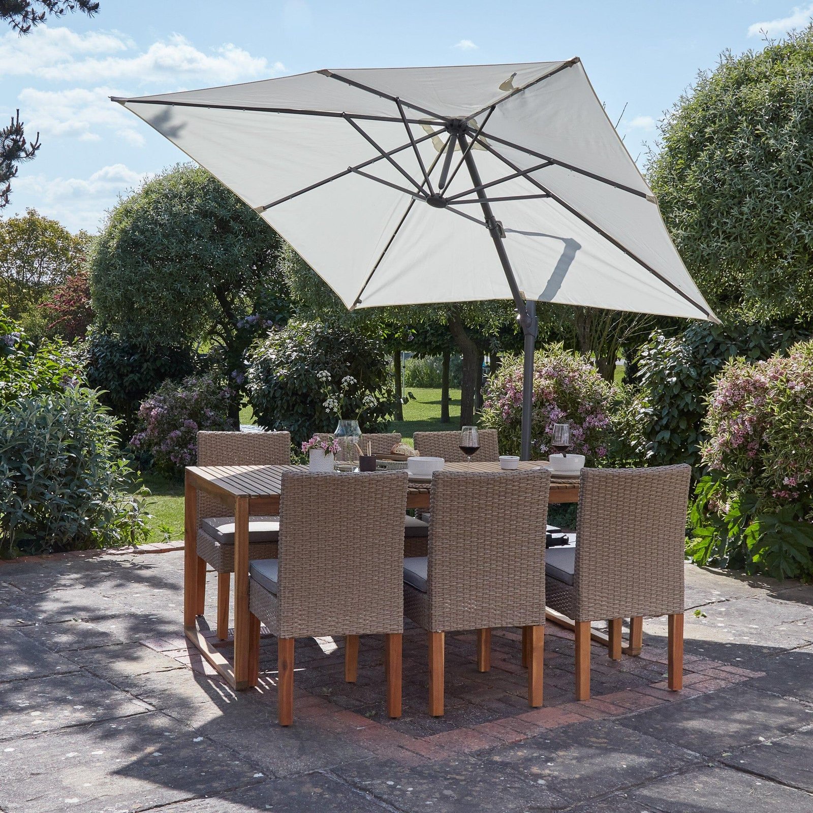 lennox-table-with-6-oliver-dining-chairs-with-cream-premium-led-parasol-laura-james-1 Lennox Table with 6 Oliver Dining Chairs with Cream LED Premium Parasol