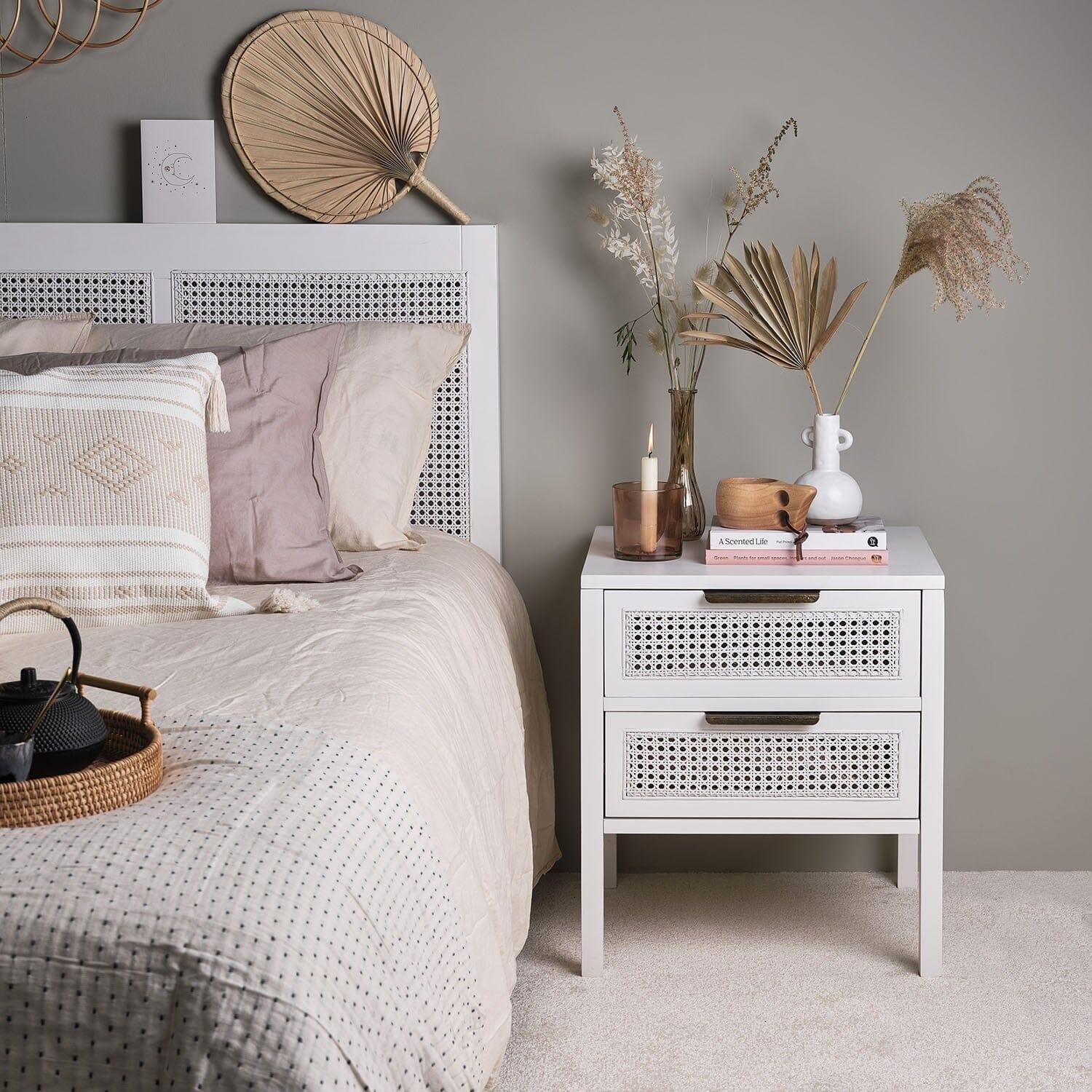 outlet-charlie-bedside-table-2-drawer-white-laura-james-1 Outlet - Charlie bedside table - 2 drawer - white